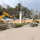 Momento en el que las máquinas están en pleno proceso de eliminación del vallado