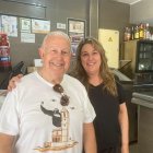 Ingrid Chacón Gómez y Fernando Chacón Campos, padre e hija, dueños del Bar Habibi.