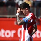 Adri Embarba con el brazalete de capitán del Almería en el partido Almería-Getafe que confirmó el descenso a Segunda en 2024.