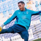 Fernando seguirá un año más en el Almería y será uno de los pilares para Rubi en el vestuario.