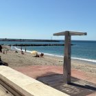 Ducha ubicada en una playa urbana de la capital almeriense