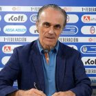 Pedro Arribas firmando la compra del Cartagena para devolverlo a LaLiga.