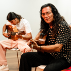 José Fernández, Tomatito, junto a su hijo, José del Tomate, durante la primera clase del curso.