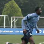 Umar Sadiq en su primer entrenamiento del verano con la Real Sociedad.