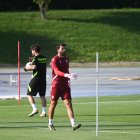 Luis Maximiano trabaja con sus compañeros del Almería esperando noticias.