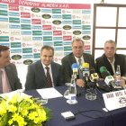 Almería asistía a la primera venta de su club en un mar de dudas.