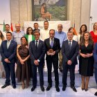 Autoridades en la entrega del Premio del Colegio de Economistas en la capilla del antiguo Hospital Provincial.