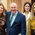 Ana Labella, Miguel Tellado y Maribel Sánchez Torregrosa, desde la izquierda.