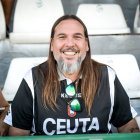 Los seguidores del equipo Caballa se lo pasan en grande con su equipo.