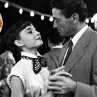 Audrey Hepburn y Gregory Peck en un fotograma de 'Vacaciones en Roma'. En la imagen, Sean Hepburn Ferrer, hijo de la actriz.