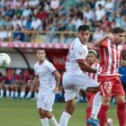 Una de las jugadas del partido en el Reino de León.