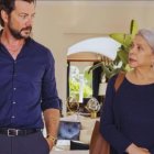 Álvaro Morte y Kiti Mánver en la serie 'Dos tumbas'.