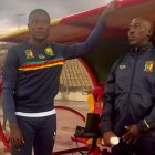 El futbolista del Almería e internacional por Camerún no entrenó con el grupo en la previa.