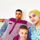 El Houcine Nmeg, con su esposa e hijo, lleva 18 años trabajando en España.
