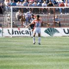 Julio sacaba el balón desde atrás con enorme calidad fabricando fútbol.