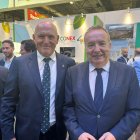 José Luis Heredia, de Cajamar, con Pedro M. de la Cruz, director de La Voz de Almería.