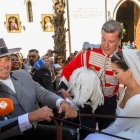 Cayetano la lía a la salida de la iglesia