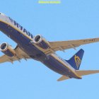 Modelo Boeing 737 - MAX 8 de Ryanair que vuela regularmente a Almería en temporada estival.