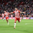 El ‘23’ del Almería celebra su gol al Zarazago en el Estadio Mediterráneo.