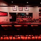 CREAM Coffee and Cocktail por dentro, en pleno centro de Almería.