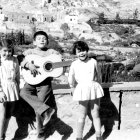 Los hermanos Asensio eran del barrio de la Almedina. A veces subían al cerro de La Alcazaba para lucir sus guitarras compradas en Richoly.