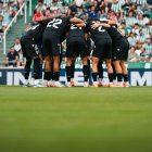 El Almería, haciendo la piña en el Nuevo Arcángel.