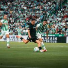 Arribas está reñido con el gol y se estrella contra los postes.