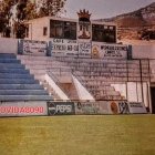 Las cabinas para la prensa en el viejo campo donde jugaba el Lorca.