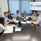 María del Mar Vázquez, a la derecha, con el grupo de trabajo de la ponencia política del PP-A.