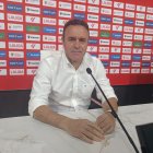 En su puesta de largo en la sala de prensa.