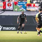 Lopy dirige la orquesta del Almería en los partidos hasta que le dejan.