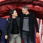 Rubi y Garitano abrazados como sus equipos en la clasificación entre los mejores de la Segunda.