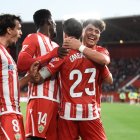 Este Almería no para de dar alegrías a sus aficionados y logró la quinta seguida en un Estadio de los Juegos Mediterráneos que parece un búnker.