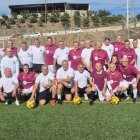 Foto de familia entre jugadores de Vélez Málaga y Almería en el magnífico evento celebrado el pasado fin de semana.