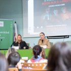 La fiscal Flor de Torres Porras y la diputada de Igualdad María Luisa Cruz