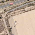 La avioneta Zenair CH-801, en una esquina del Aeropuerto de Almería.