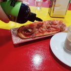 Un poco de oro líquido para hacerlo aún más español si cabe.