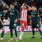 Federico Bonini desesperado después de fallar una ocasión rematando de cabeza por encima del travesaño.