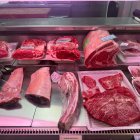 Mostrador de carne en una de las carnicerías del Mercado Central