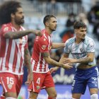 Una de las jugadas del Málaga-Almería.