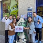 El duende verde ha traído la suerte a la Rambla en Almería capital.