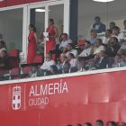Los dirigentes de Almería y Racing compartiendo el palco del Mediterráneo.