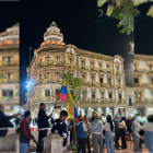 Imagen de la concentración espontánea para celebrar la detención de Nicolás Maduro.