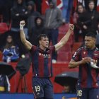 Carlos Espí ha explotado en Sevilla con una gran actuación y no saldrá.