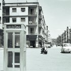 A comienzos de los años setenta colocaron una cabina de teléfonos en la calle Hermanos Pinzón, la segunda que se ponía en funcionamiento en aquel barrio tras la cabina de la calle Tirso de Molina.