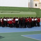 Mujeres costaleras de la Coronación en el patio de La Salle en la Semana Santa de 2025.