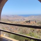 Vistas desde el porche de una de las tres casas abandonadas.