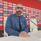 El Assy posa para LA VOZ de Almería después de la presentación de Rodrigo Ely.