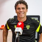 El entrenador del Almería tiene más vidas que un gato y se aferra al éxito.