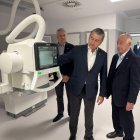 Consejero y alcalde de Roquetas, en el nuevo hospital.